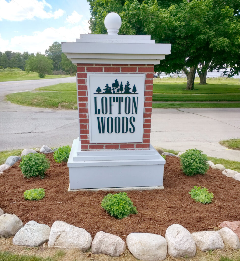 Lofton Woods Sign